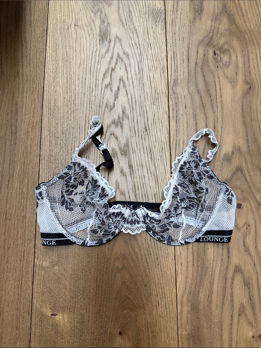 Lounge Underwire Lace Bra in Black & White